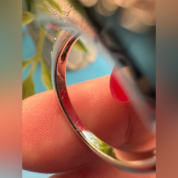 Premier Design vintage silver tone ring, EUC. All glass stones, size 6 3/4. - Picture 6 of 6